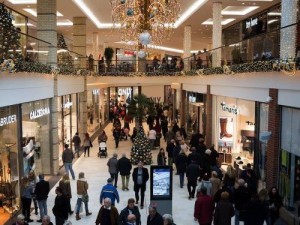 kompas im Einsatz: die doppelseitigen Stelen entstanden in Zusammenarbeit mit Vangenhassend (Quelle: Neutor Galerie)