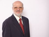 a-Prof-Szazs-Schrägprofil-200x151 Petition „Krankenkassen sollen Hyperthermie bei Krebs zahlen“