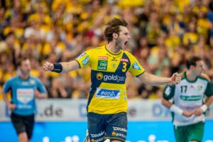 Uwe GENSHEIMER / RNL       , Rhein-Neckar Loewen vs. TSV Hannover-Burgdorf , RNL Saison 2015 / 2016, MSP_2905_Loewen,  © Copyright: AS Sportfoto / Soerli Binder,  www. as-sportfoto.de,