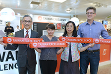 (v.l.) Wen-Cheng Ke; Gudrun Grosse; Frieda C. Hung; Carsten Olhoeft