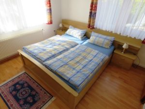 fewo-neu-schlafzimmer2betten