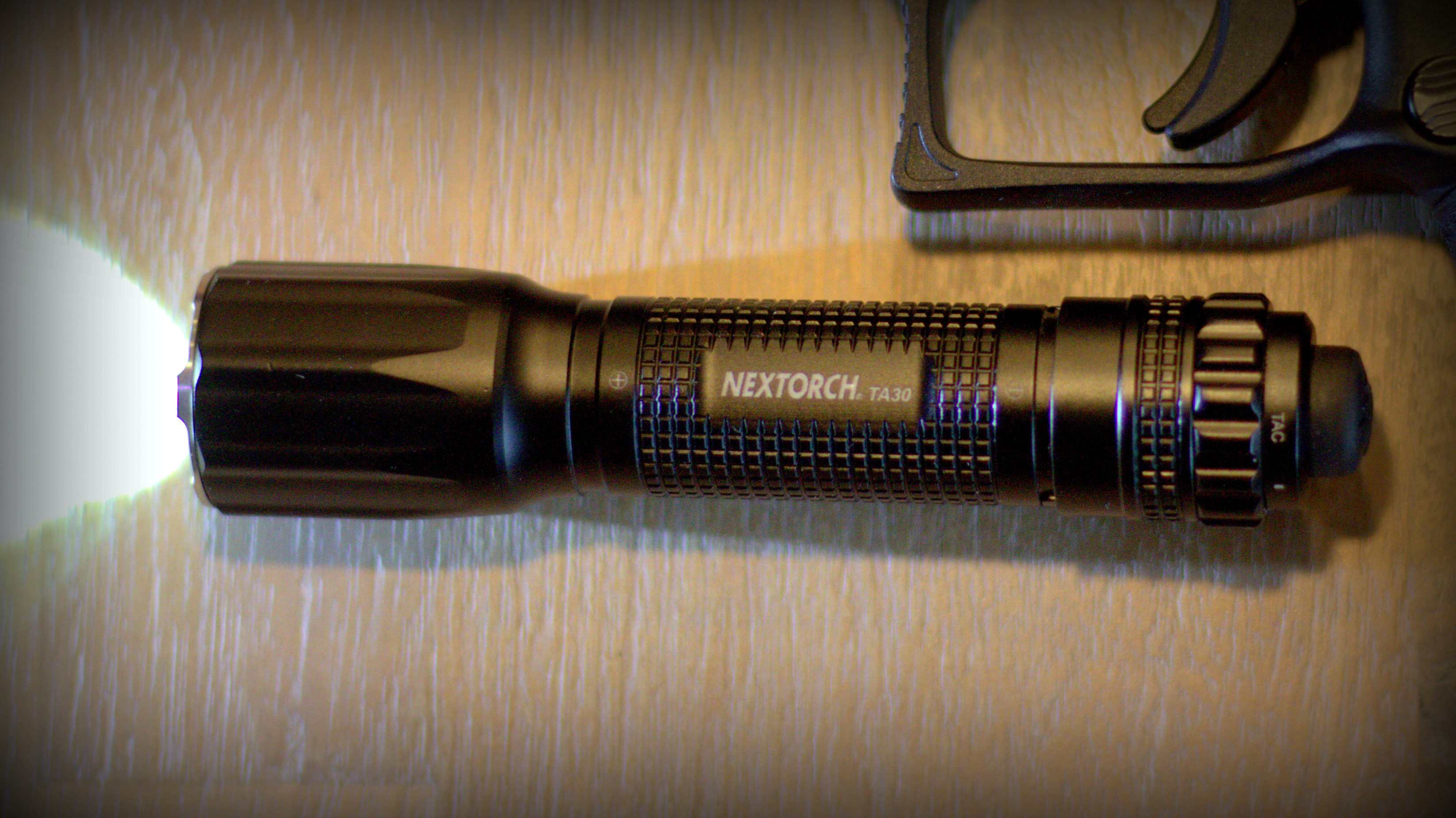 TA30 - die taktische Taschenlampe von Nextorch