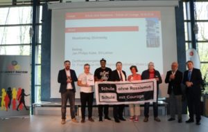 SOR-SMC Zertifikatsübergabe mit Landrat, Regionalkoordinator und neuem Schulpaten Martin Rietsch aka 2schneidig (3.v.l.)