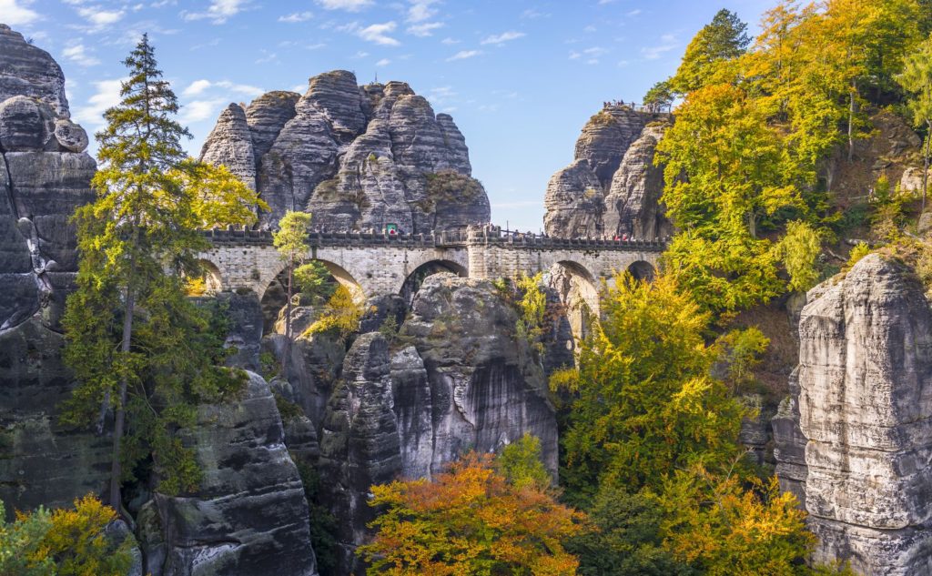 Ein echter Hingucker: die Bastei in der Sächsischen Schweiz