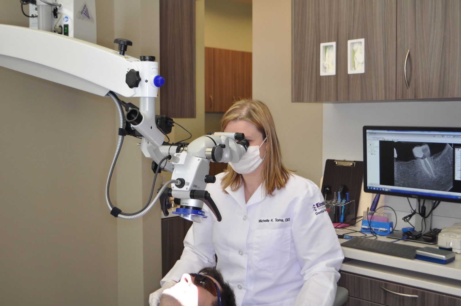 Surgical/Operating Microscopes market