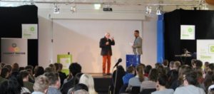 Prof. Pilz im Podiumsgespräch mit Ausstellungsinitiator Martin Rietsch