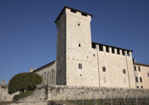 Rocca-di-Angera_Ala-Scaligera_credits-Andrea-Rossetti-300x211 Die Burg Rocca di Angera lockt mit zukunftsweisendem Kunstkonzept an den Lago Maggiore
