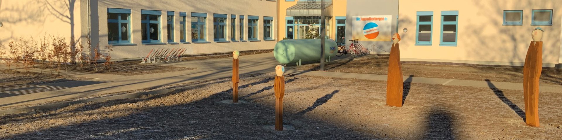 Bei der Flutkatastrophe im Ahrtal wurde die Jugendherberge Bad Neuenahr-Ahrweiler schwer beschädigt. Es entstand ein Schaden von 3.2 Mio €. Jetzt fünf Monate nach Katastrophe kann die Jugendherberge wieder Gäste beherbergen.
